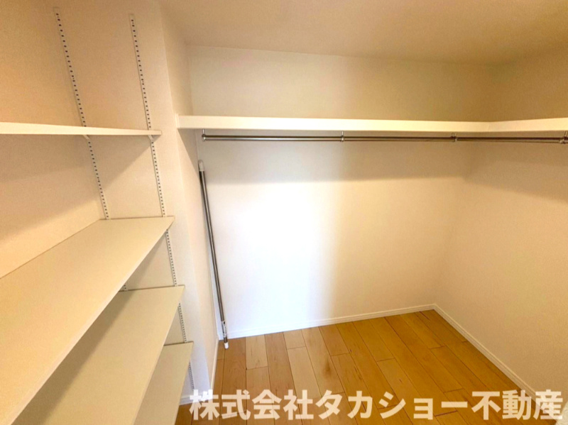 高洲二丁目住宅7番　11号棟の収納|ウォークインクローゼットです!