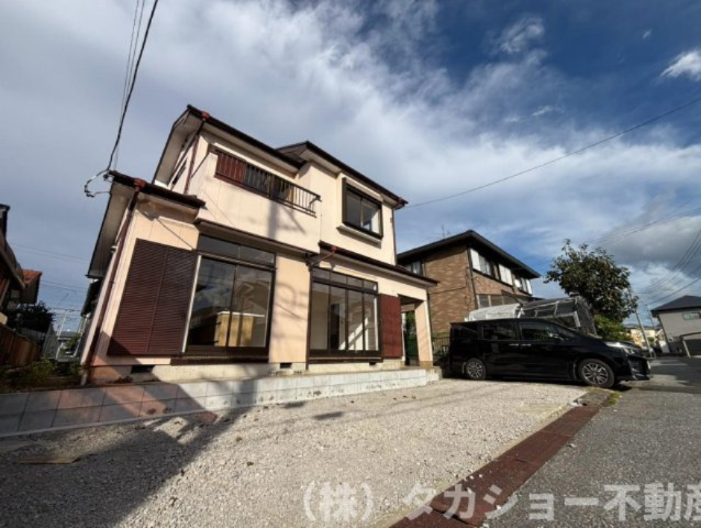 君津市外箕輪1丁目　中古戸建の外観|駐車場はなんと車種により最大5台～6台可能!!