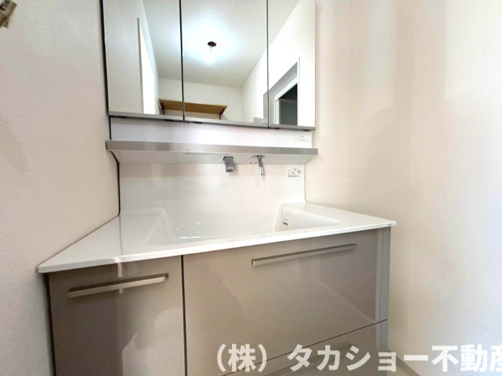 君津市外箕輪1丁目　中古戸建の独立洗面台|独立洗面台で身支度をすべて済ませてしまいましょう