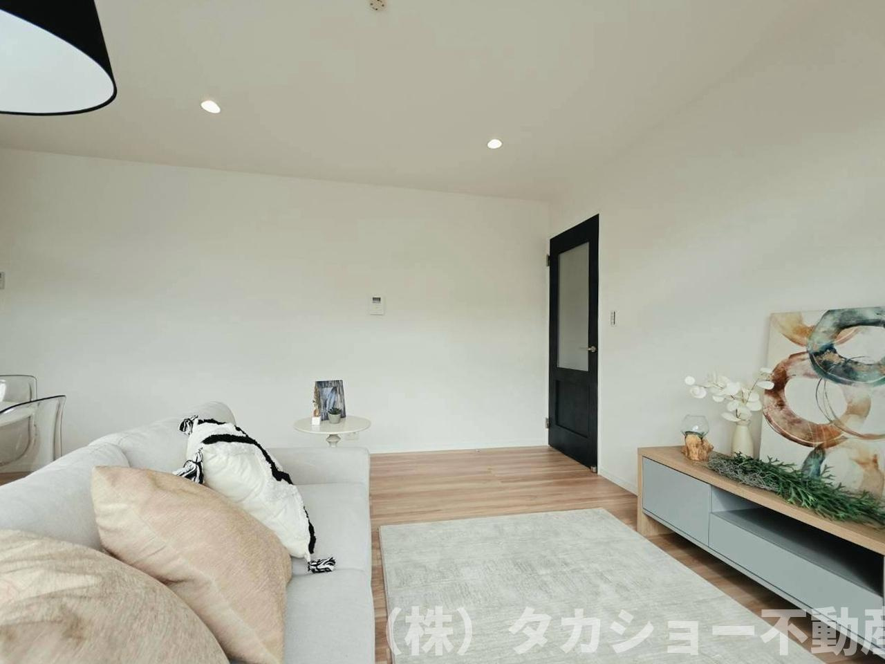 君津市外箕輪1丁目　中古戸建の居間・リビング|使いやすい居間です
