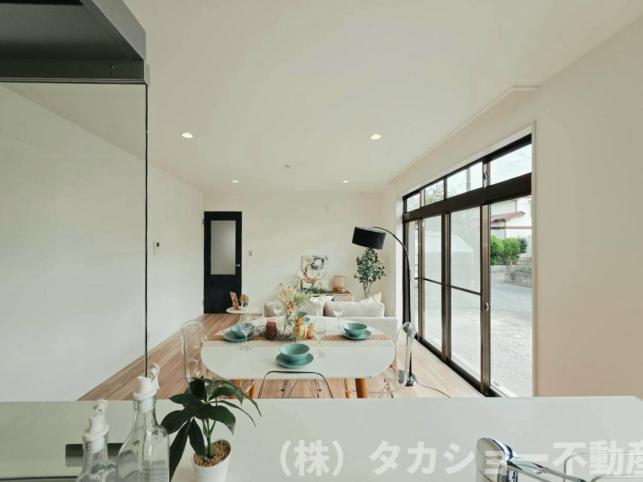 君津市外箕輪1丁目　中古戸建の居間・リビング|居間です