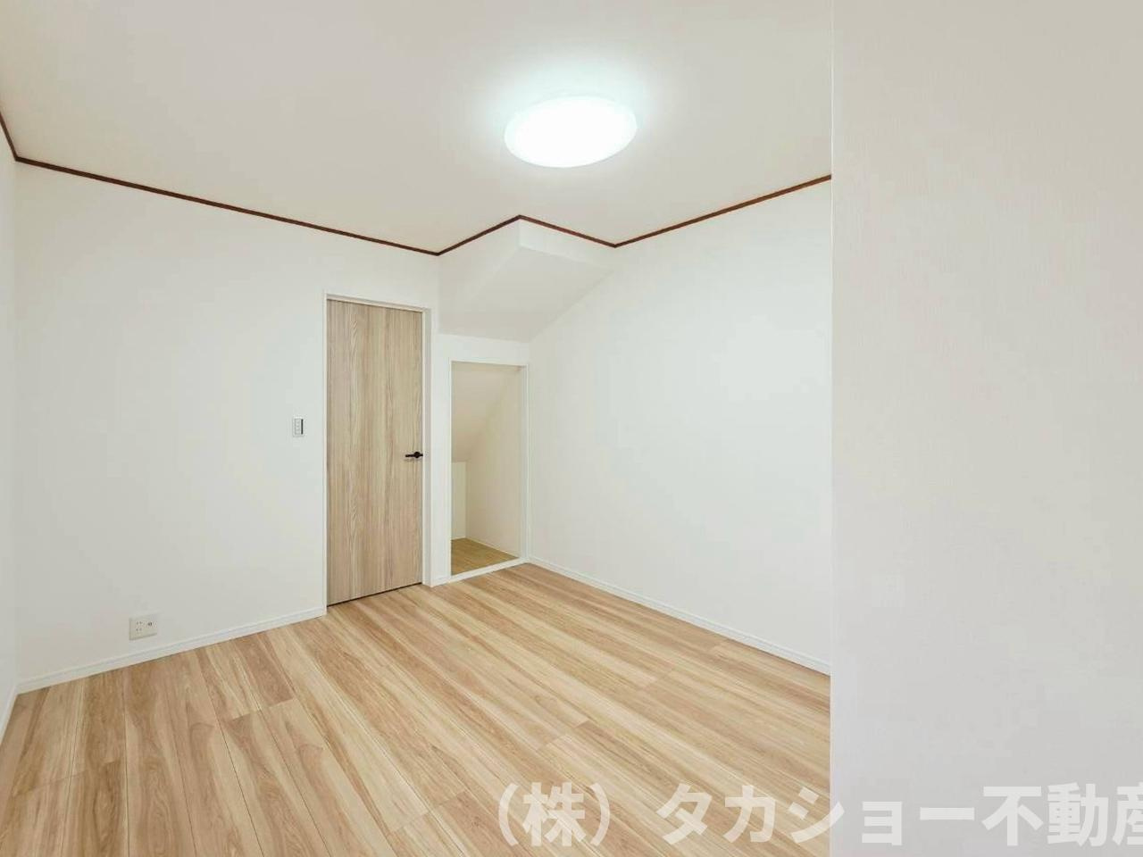 君津市外箕輪1丁目　中古戸建の洋室|落ち着いた色調の洋室です