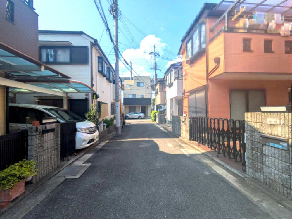 上大市四丁目　テラスハウスの前面道路含む現地写真|前面道路含む現地写真です