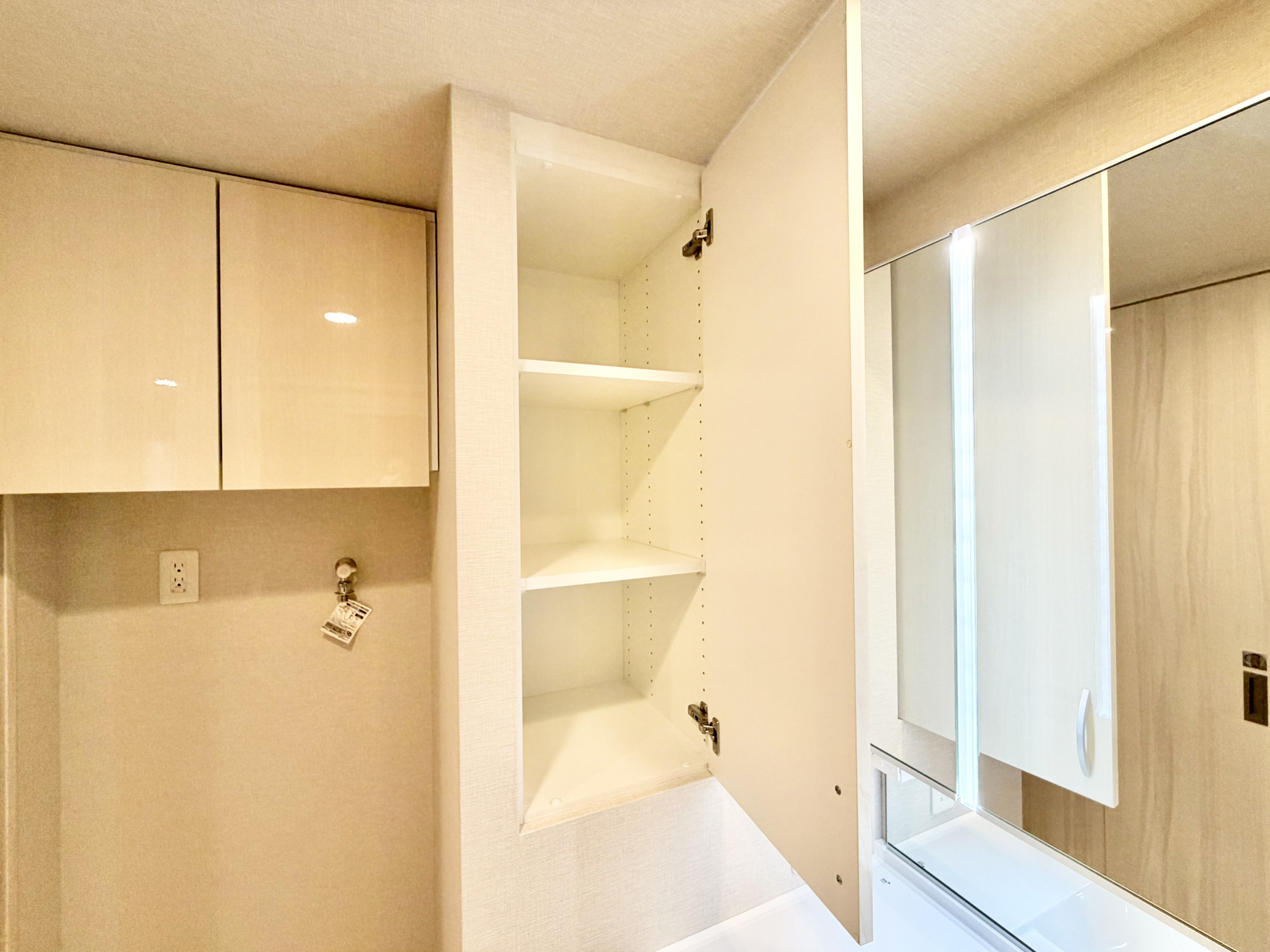 プレシスあすと長町エクレールの収納|洗面室には収納が備わっており、物が多くなりがちな空間もすっきり片付きます。