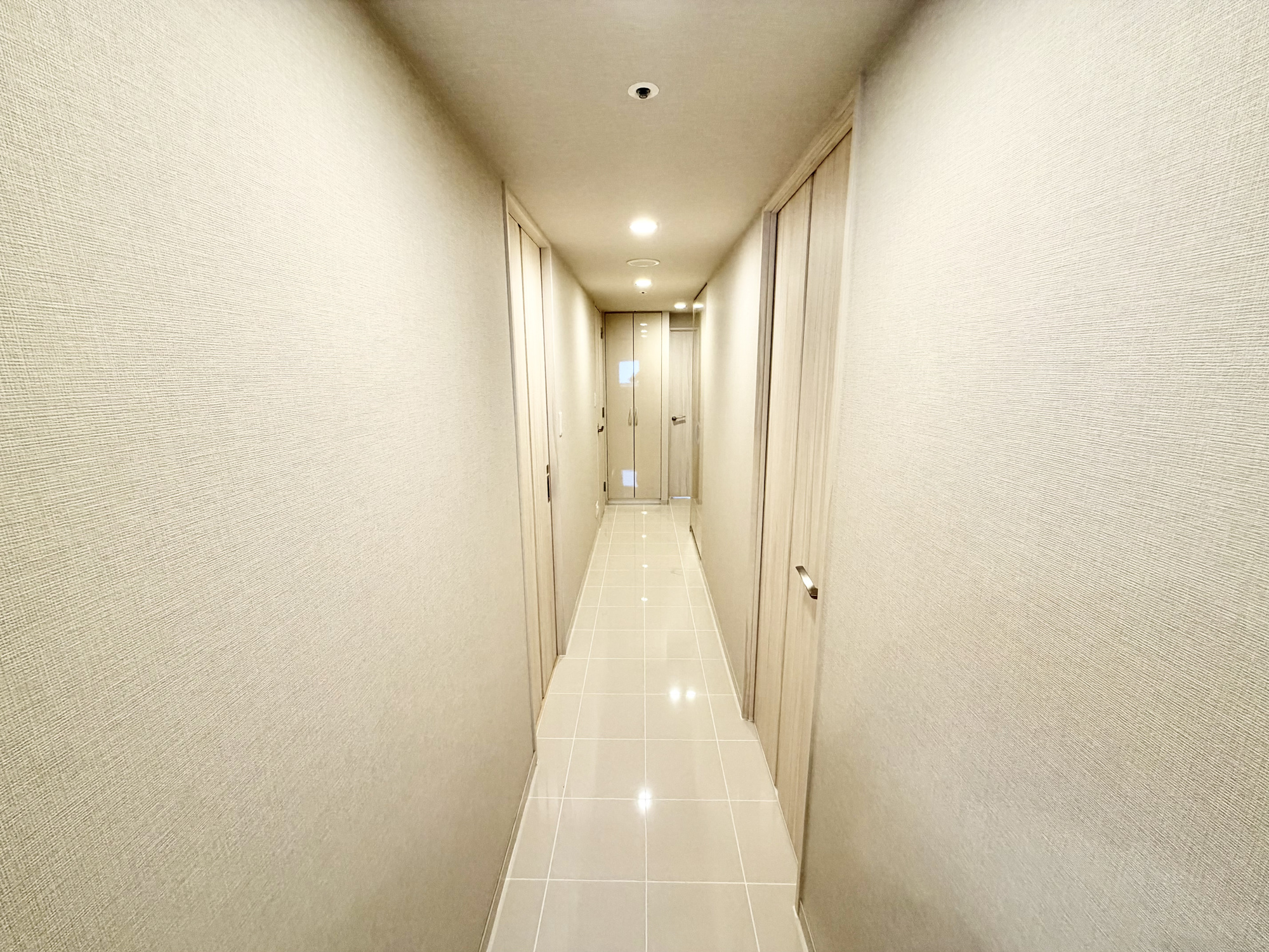 プレシスあすと長町エクレールの内装|白を基調とした落ち着きのある空間。