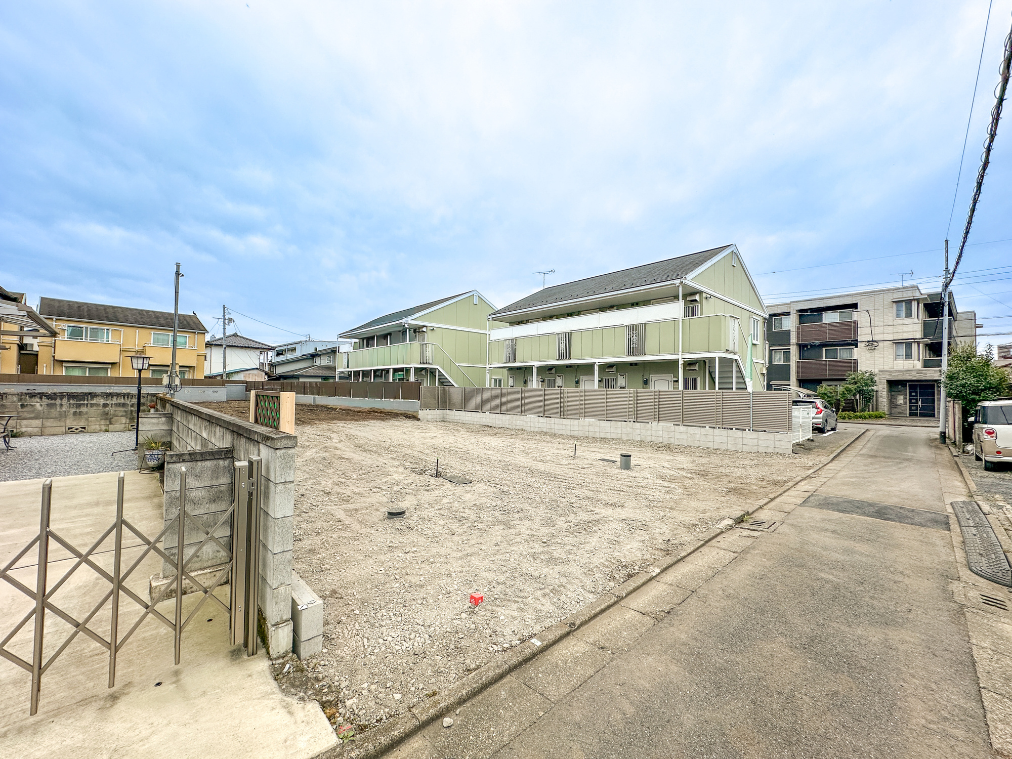 宇都宮市清住３丁目　新築住宅全２棟の前面道路含む現地写真|低層の一戸建てを中心とした街並みが整然と続き、周辺は高い建物が建っていないので、採光や開放性に恵まれ、空が広く緑の多い閑静な趣を感じる環境です。

