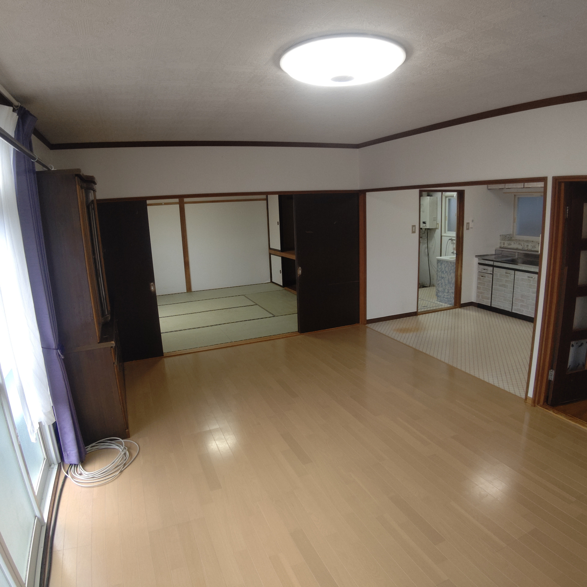 室蘭市母恋北町2丁目13-6　中古住宅の居間・リビング
