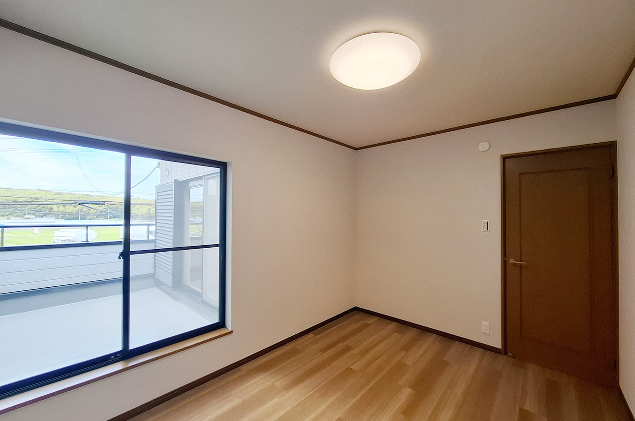 岸和田市極楽寺町1丁目の洋室|洋室2：約6帖のお部屋。ライフスタイルに合わせて多用途に使いやすい広さです。