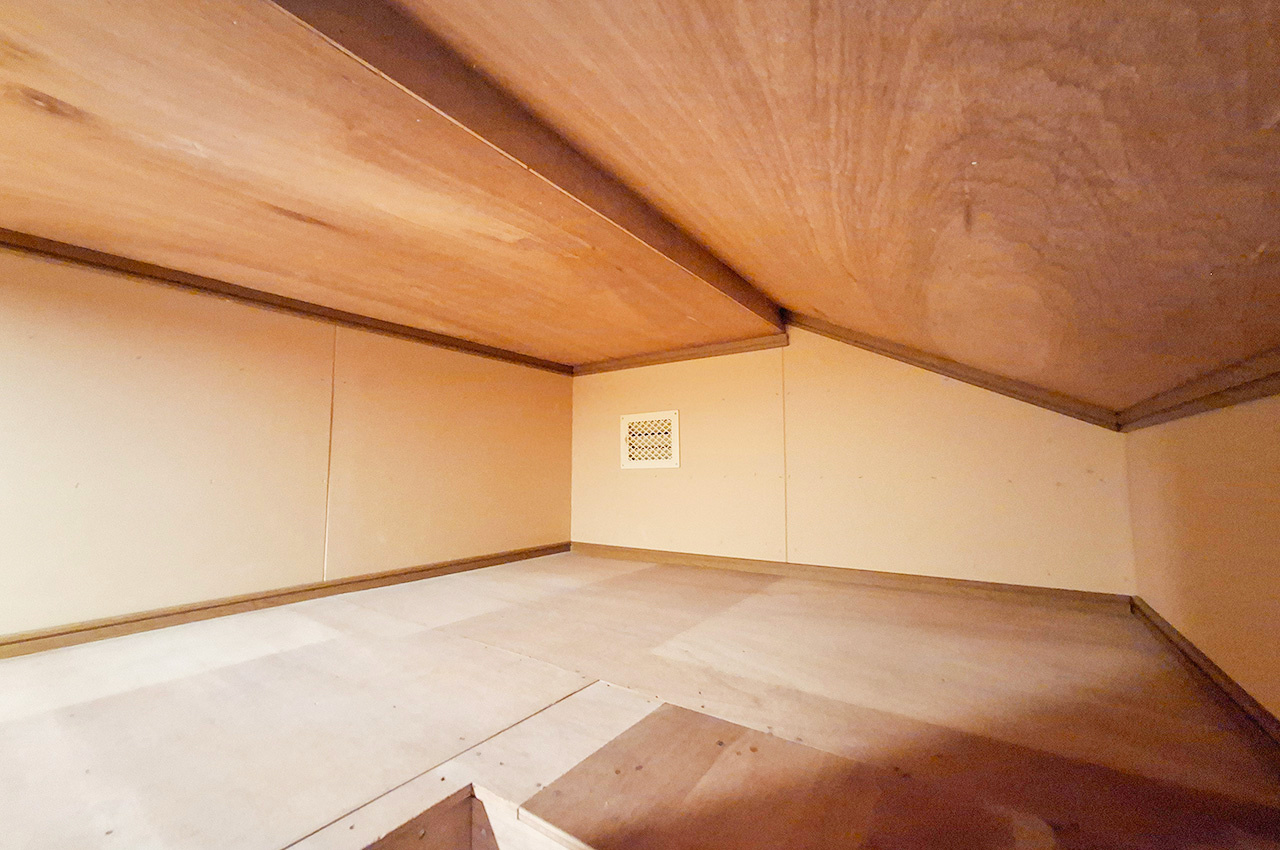 岸和田市極楽寺町1丁目の収納|屋根裏収納：季節物や普段使わない荷物を収納でき、居住スペースをすっきり保てます。
