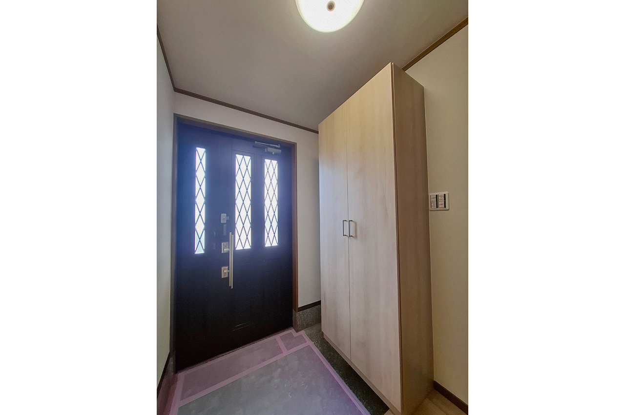 岸和田市極楽寺町1丁目の玄関|玄関：下駄箱を新調済み。玄関まわりをすっきり保てます。