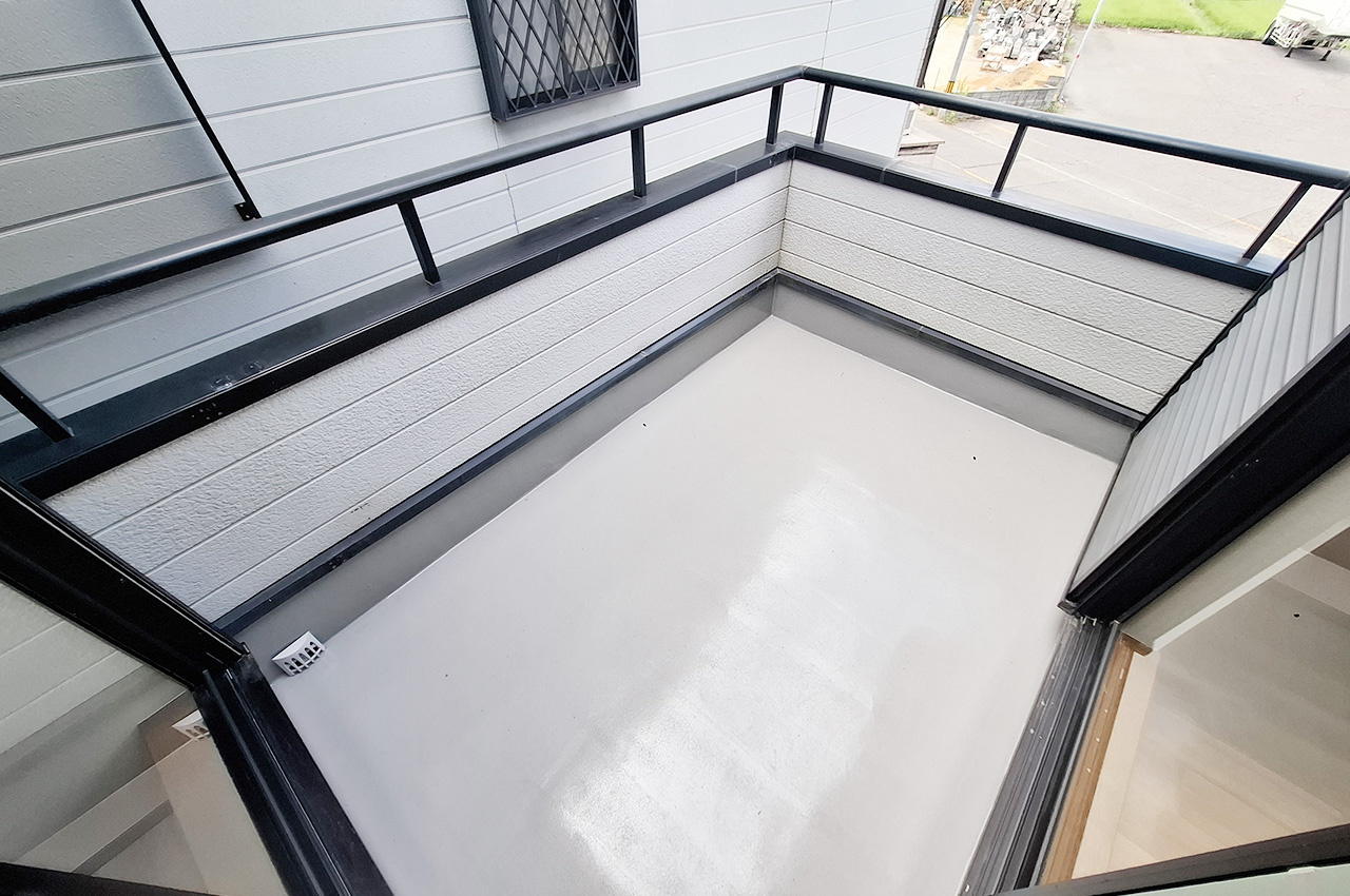 岸和田市極楽寺町1丁目のバルコニー|バルコニー：防水工事を実施済み。毎日の洗濯物干しにも使いやすいバルコニーです。
