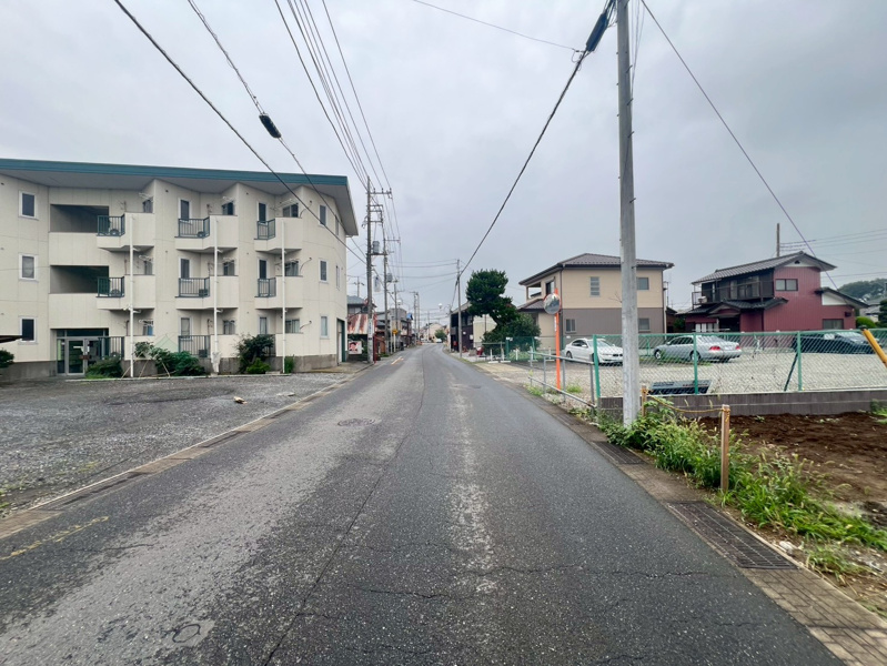 【坂戸市泉町1号棟 前面道路】幅員6.6ｍございます。(2026.07.18撮影)
