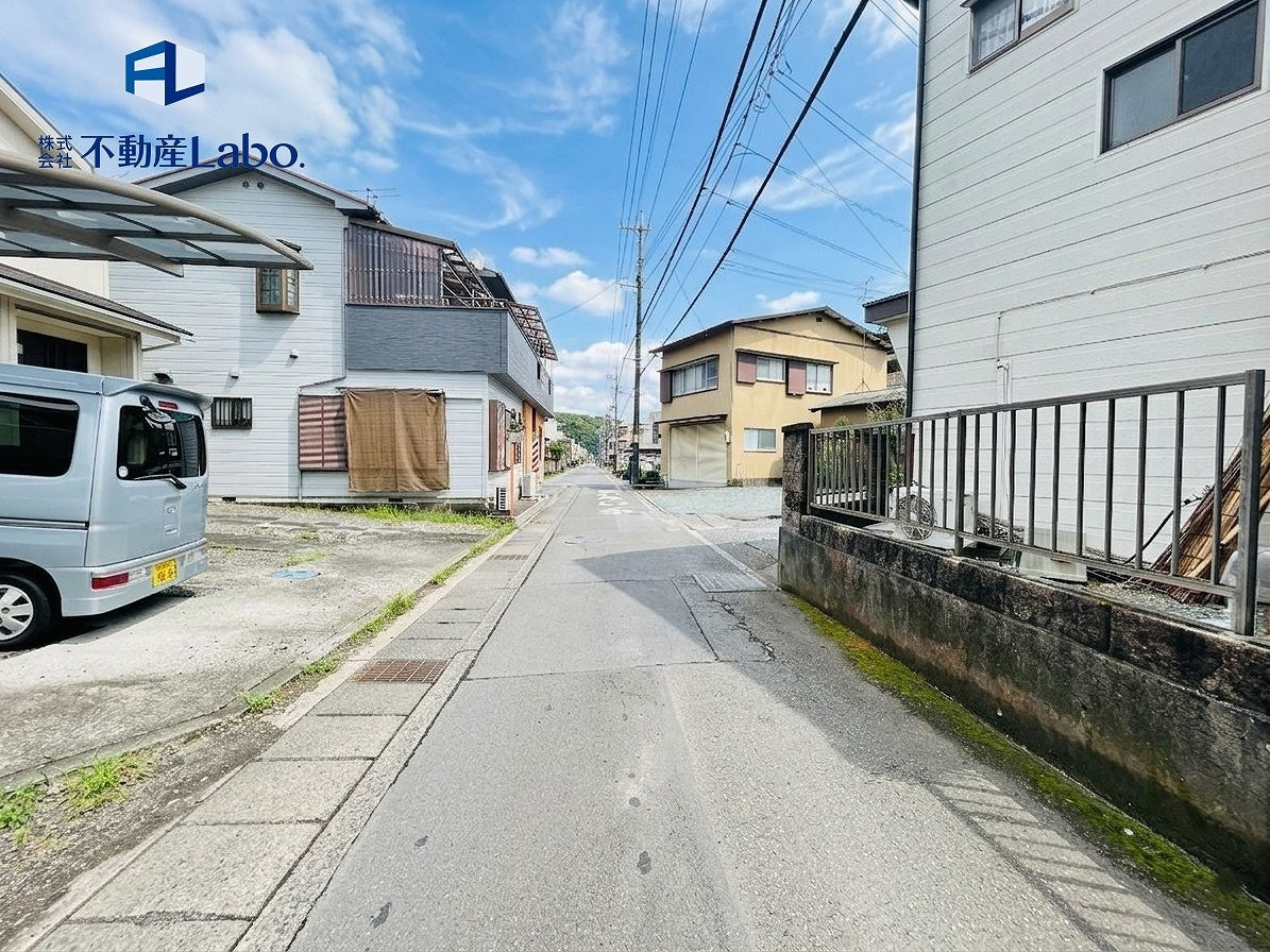 ハートフルタウン　葵区羽鳥6丁目1406番　全1棟　の前面道路含む現地写真