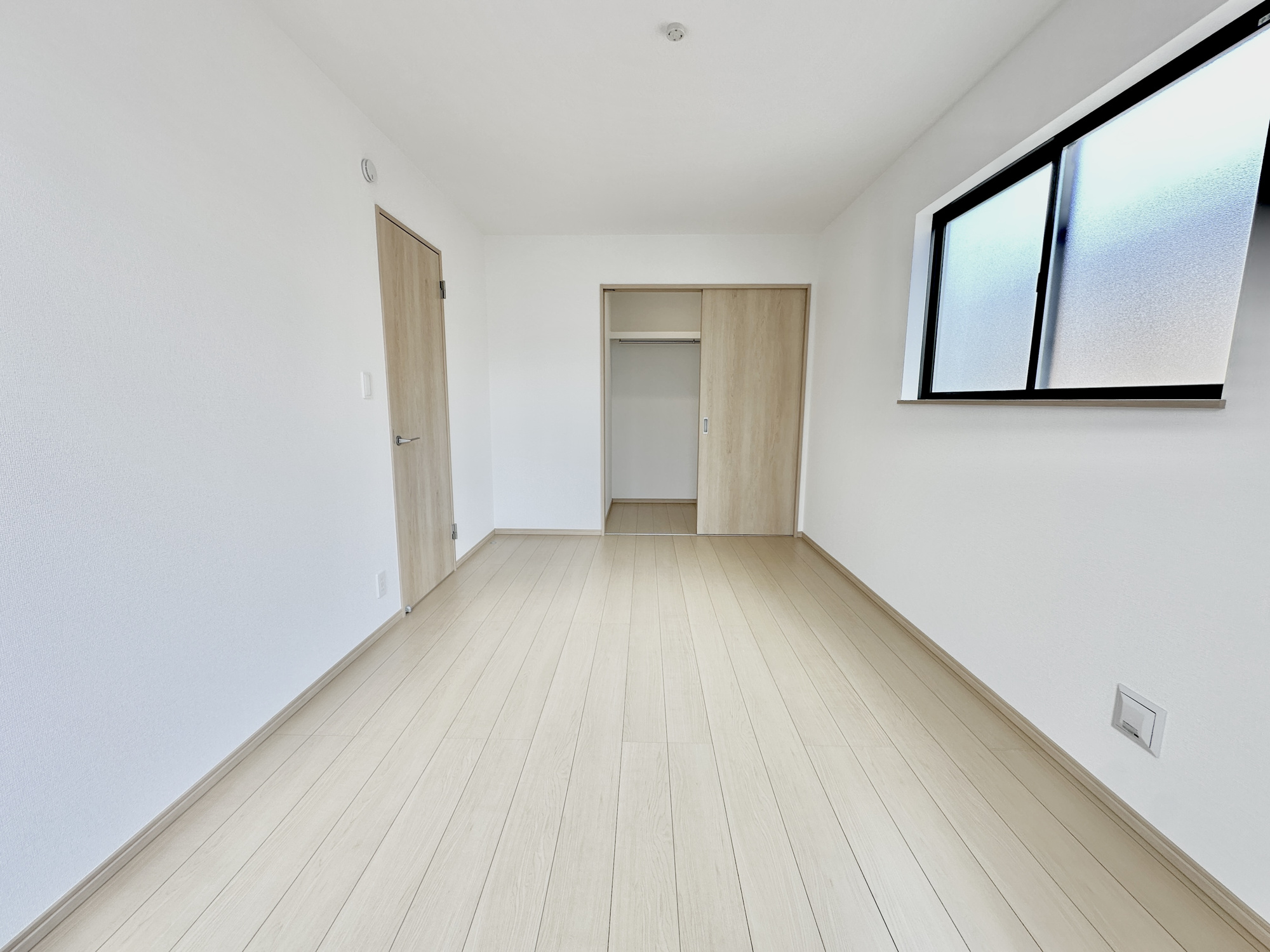 宇都宮市松原２丁目　新築住宅全１棟の子供部屋|広々とした居住空間は日々の暮らしを彩り、心のやすらぎと満足感を与えてくれます。通風と採光を考慮した設計は子供たちはのびのび育ち、家族でくつろぎと団らんを生み出します。