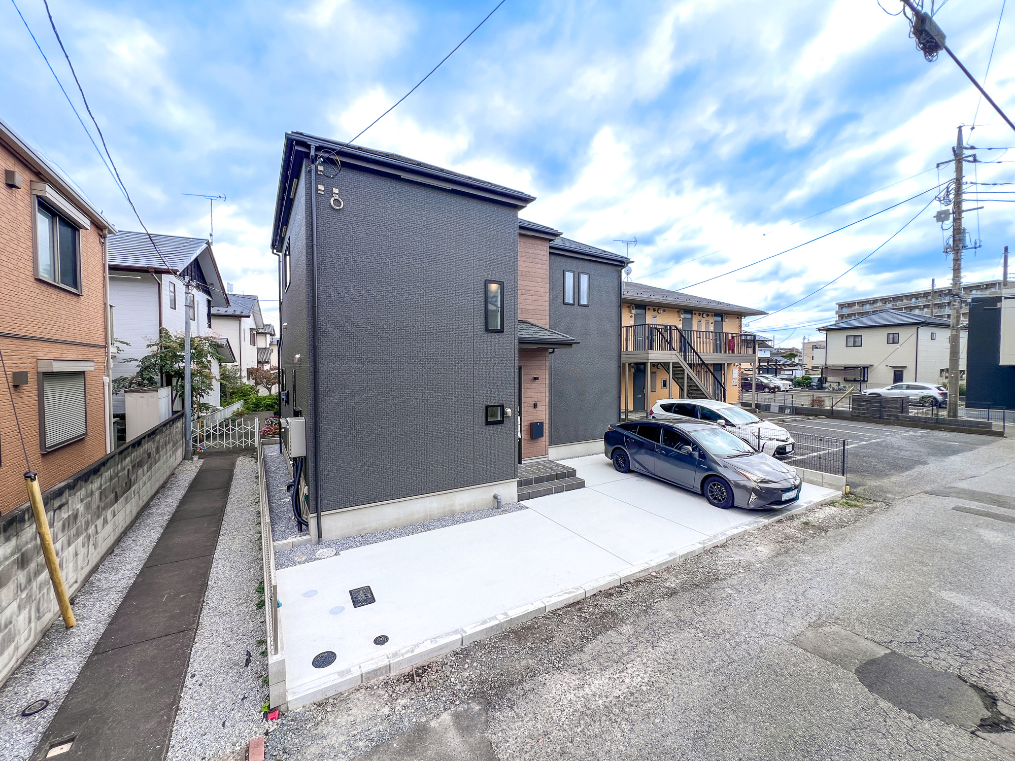宇都宮市松原２丁目　新築住宅全１棟の駐車場|車庫土間施工、駐車3台可能です(^^♪