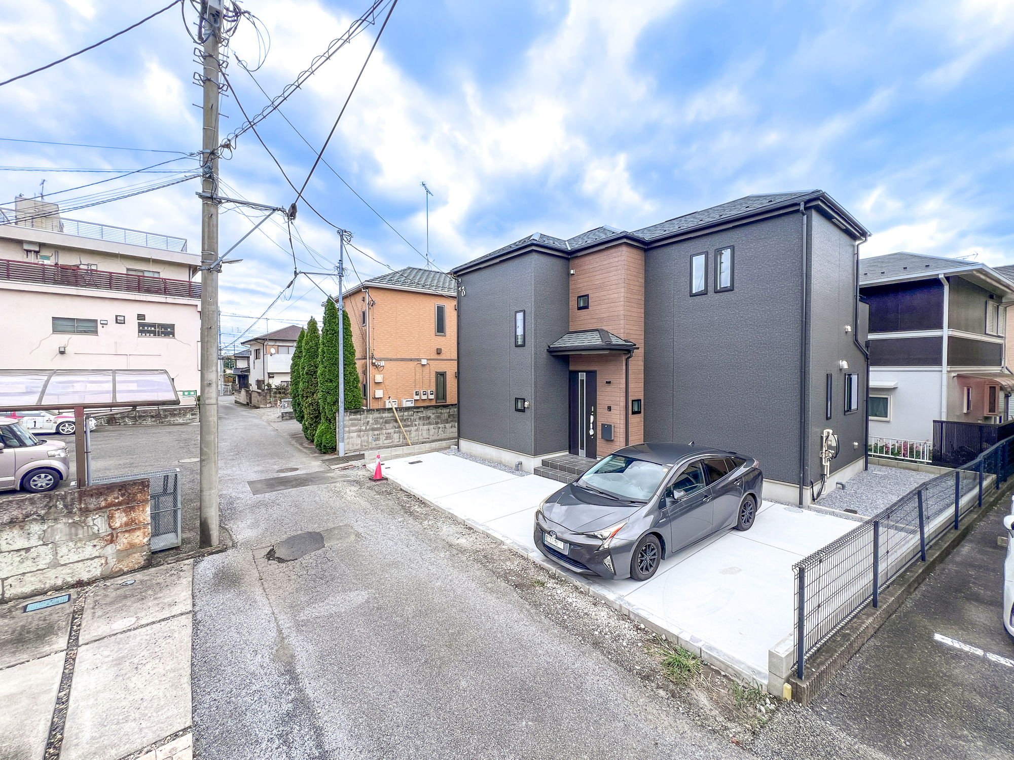 宇都宮市松原２丁目　新築住宅全１棟の前面道路含む現地写真|低層の一戸建てを中心とした街並みが整然と続き、周辺は高い建物が建っていないので、採光や開放性に恵まれ、空が広く緑の多い閑静な趣を感じる環境です。

