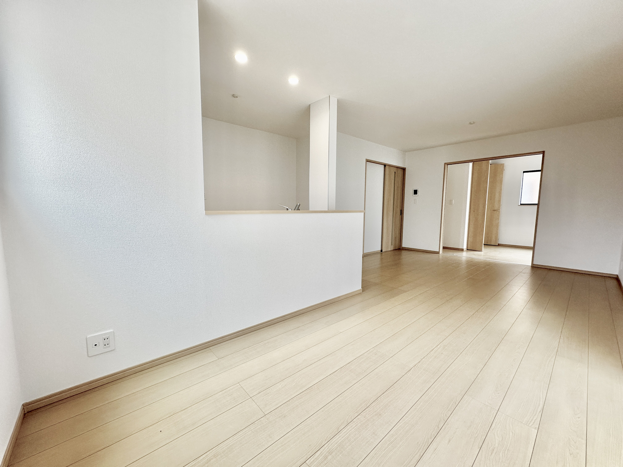 宇都宮市松原２丁目　新築住宅全１棟の居間・リビング|ここにはみんなが集い、食事と楽しい会話が始まる。話に夢中になりすぎて、ついつい時を忘れてしまう。そんな束の間の幸せを感じさせてくれる場所。