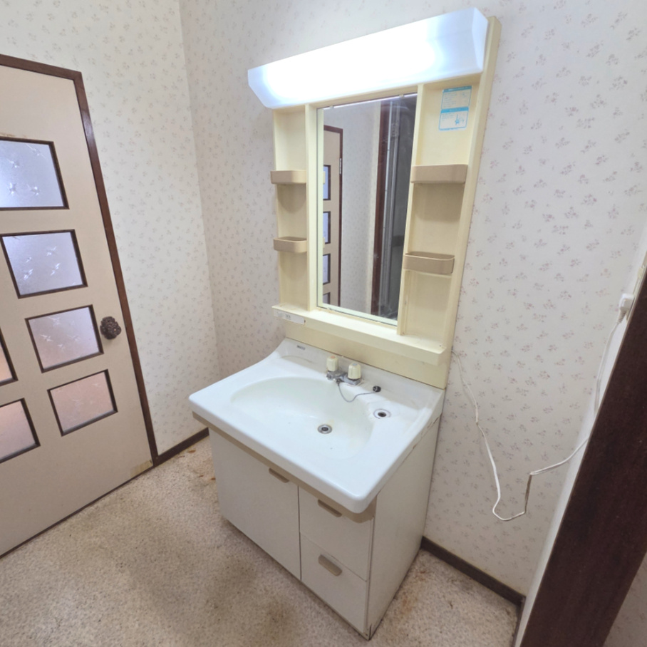 登別市若草町1丁目7-6　中古住宅の独立洗面台