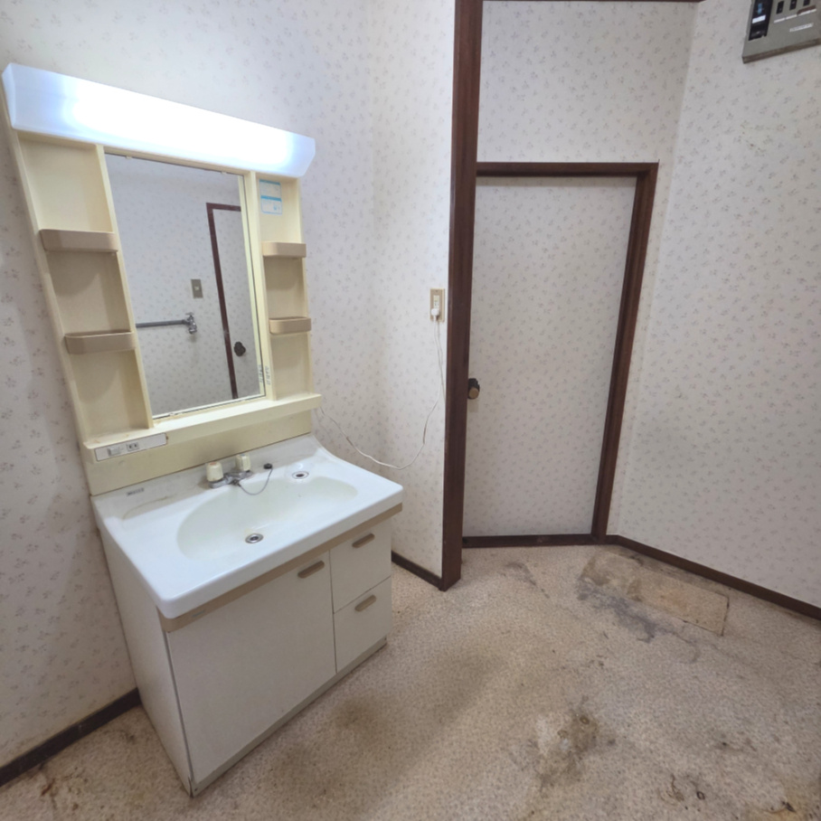 登別市若草町1丁目7-6　中古住宅の脱衣所