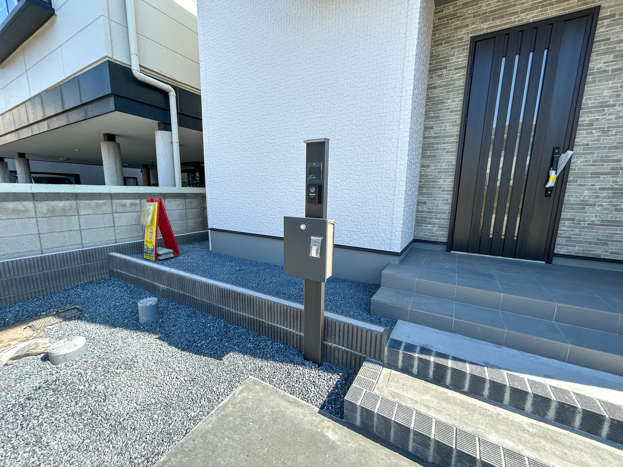 前橋市元総社町第3期　新築住宅全1棟の設備|おしゃれな機能ポールにはポスト、インターフォン、表札設置可能です♪