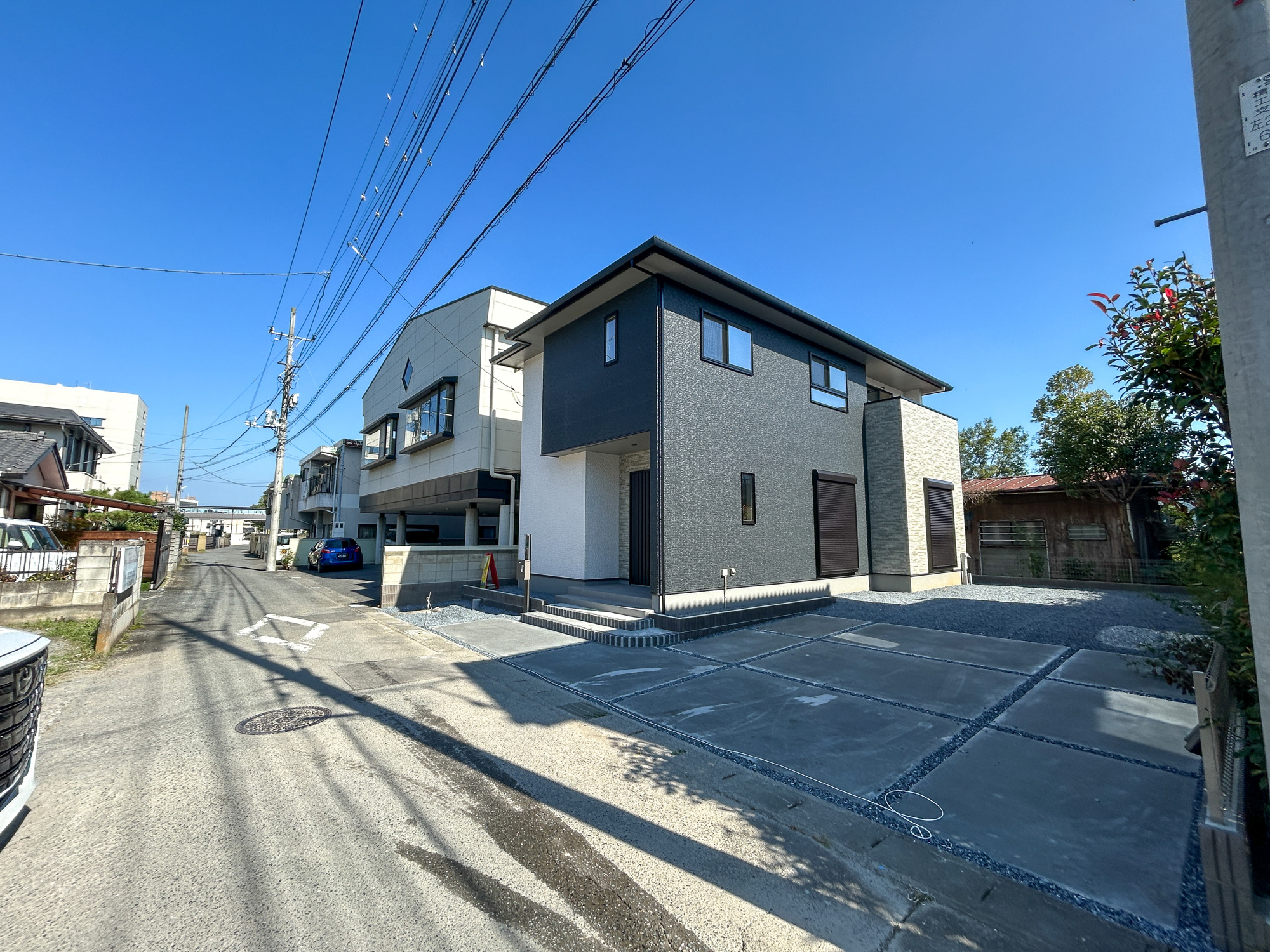 前橋市元総社町第3期　新築住宅全1棟の前面道路含む現地写真|低層の一戸建てを中心とした街並みが整然と続き、周辺は高い建物が建っていないので、採光や開放性に恵まれ、空が広く緑の多い閑静な趣を感じる環境です。

