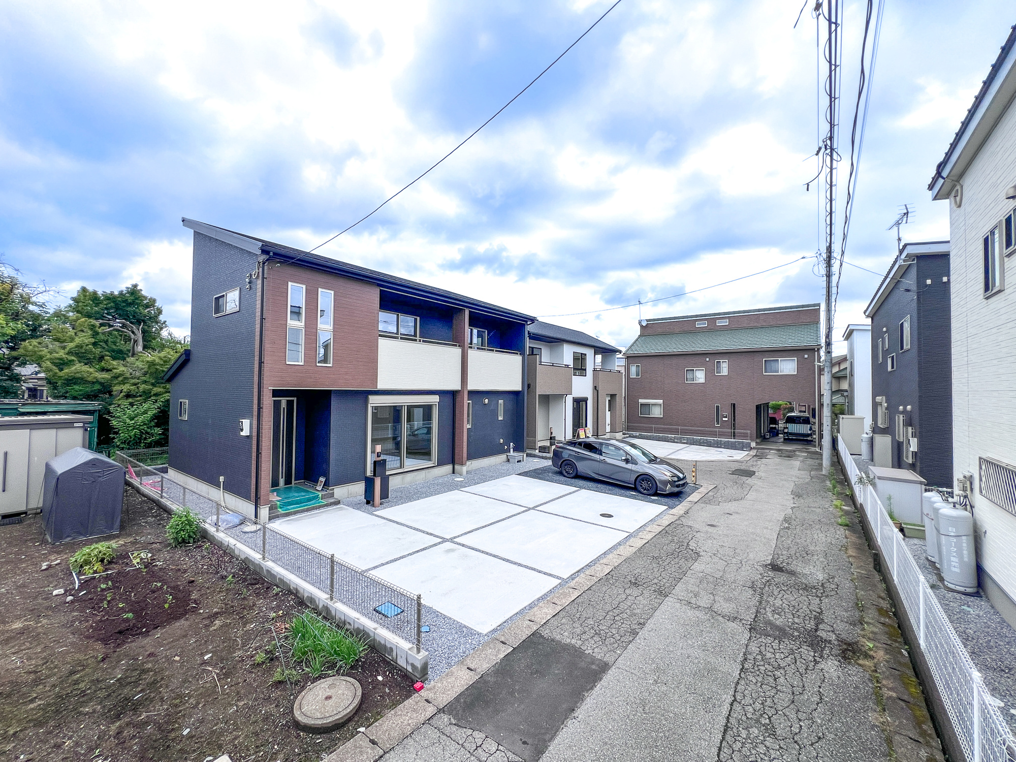 宇都宮市鶴田町１期　新築住宅全２棟の前面道路含む現地写真|低層の一戸建てを中心とした街並みが整然と続き、周辺は高い建物が建っていないので、採光や開放性に恵まれ、空が広く緑の多い閑静な趣を感じる環境です。