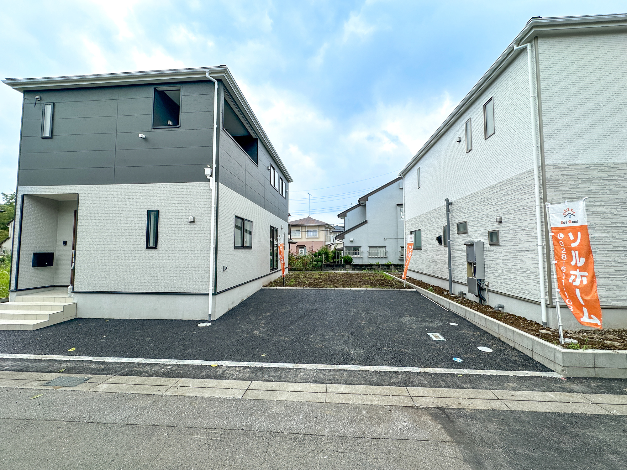 宇都宮市野沢町第６　新築住宅全２棟の駐車場|車庫土間施工、駐車2台可能です(^^♪