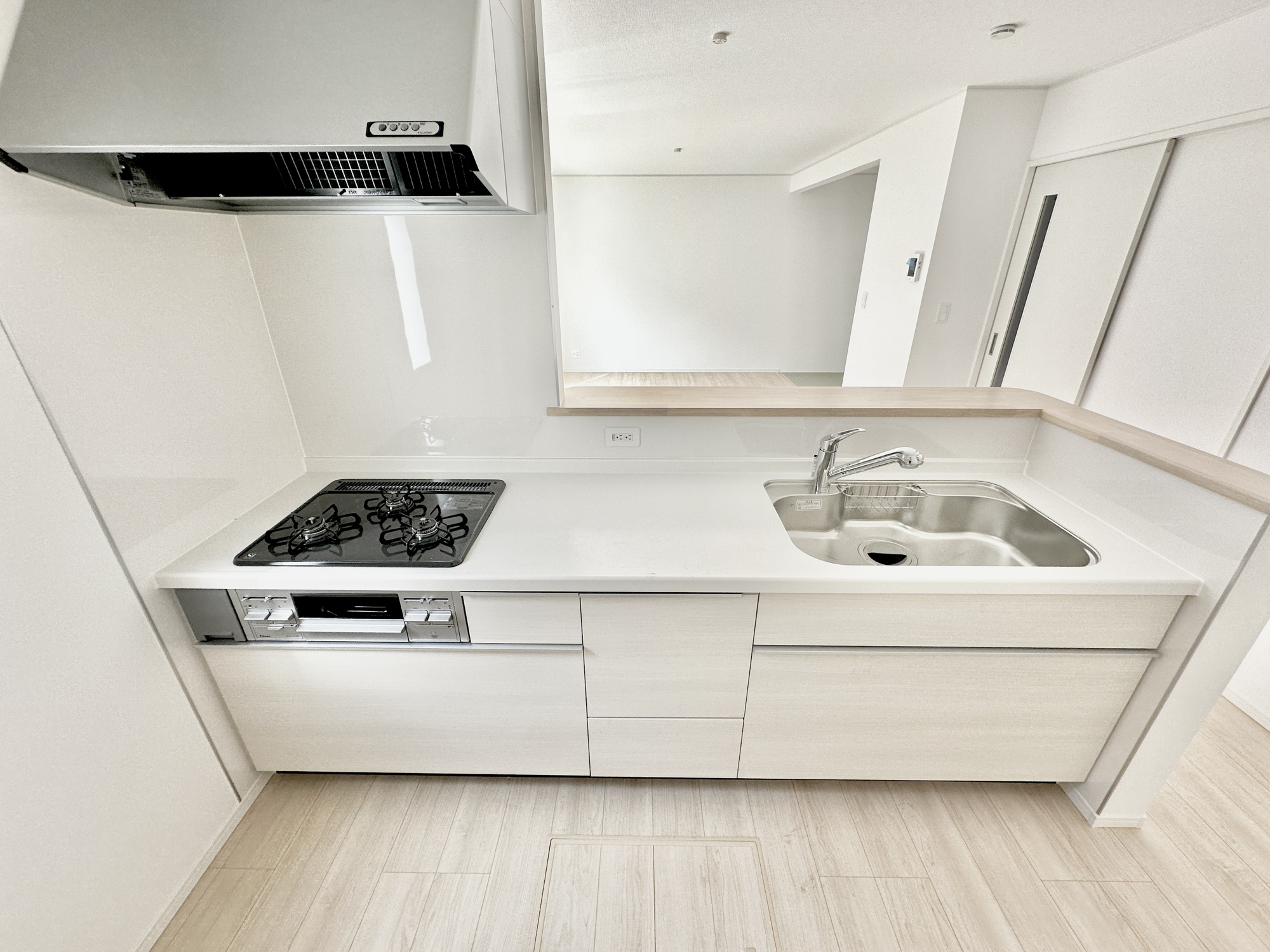 宇都宮市宮の内３丁目の新築一戸建のキッチン|収納が多いのでキッチンの上は常にきれいに保てます！！
お料理がしたくなるそんな嬉しい・楽しいキッチンです♪