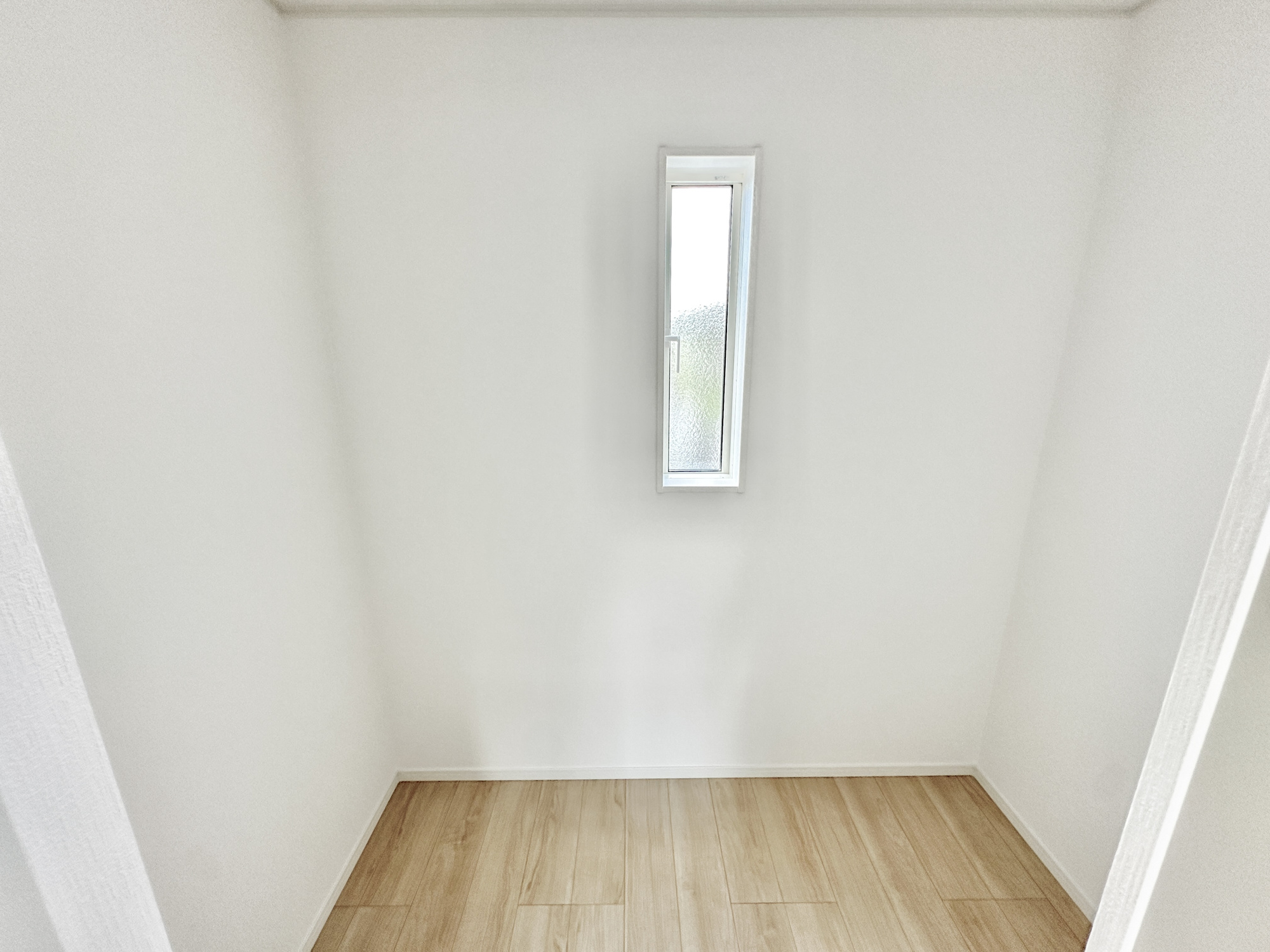 宇都宮市宮の内３丁目の新築一戸建の収納|ウォークインクローゼットのある住まいで収納上手な生活を実現！衣類だけでなく、箱物や思い出の品もたっぷり収納できますので、整理整頓もスムーズに。居室空間をより広々と使えます！