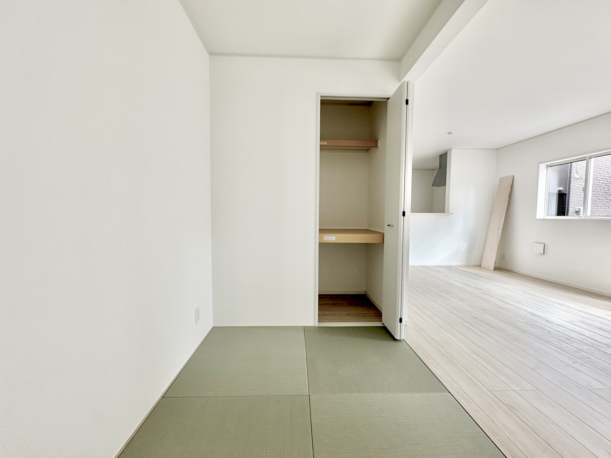 宇都宮市宮の内３丁目の新築一戸建の和室|洋室畳敷き、畳があることにより客間や落ち着いた空間になります。