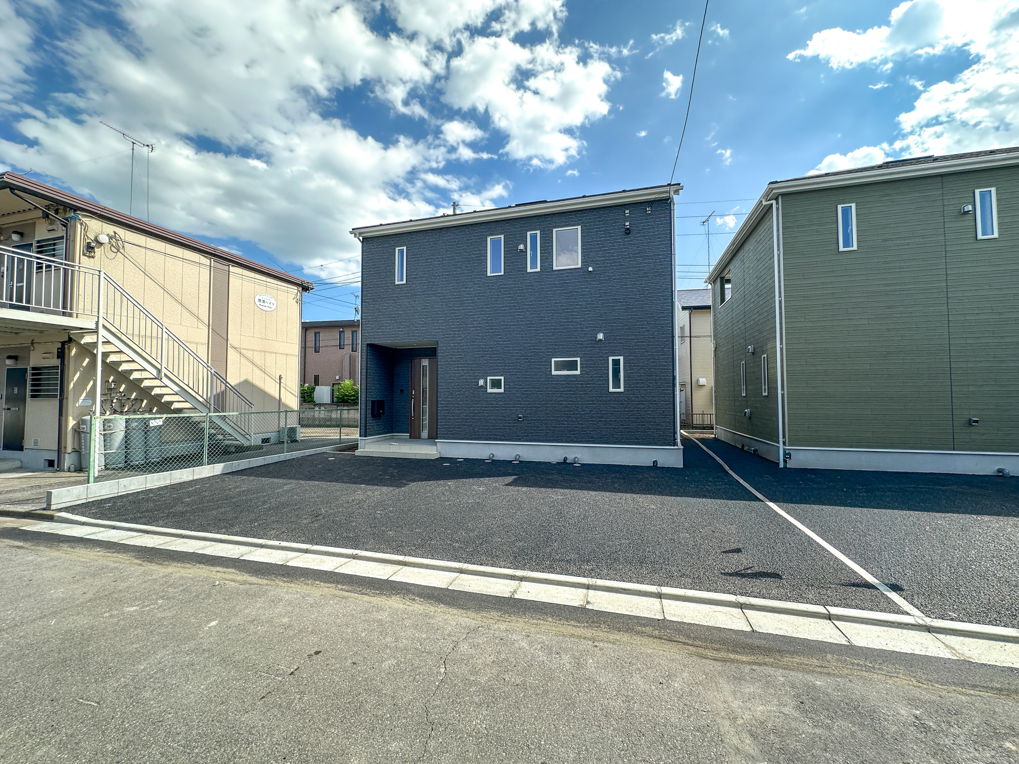 宇都宮市宮の内３丁目の新築一戸建の駐車場|車庫土間施工、駐車2～3台可能です(^^♪