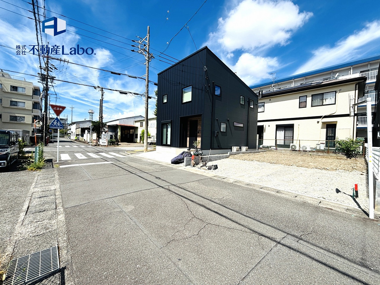リーブルガーデン　駿河区高松2丁目　全1棟の前面道路含む現地写真|南東道路になりますので、建物全体で太陽の光を受け止めます♪