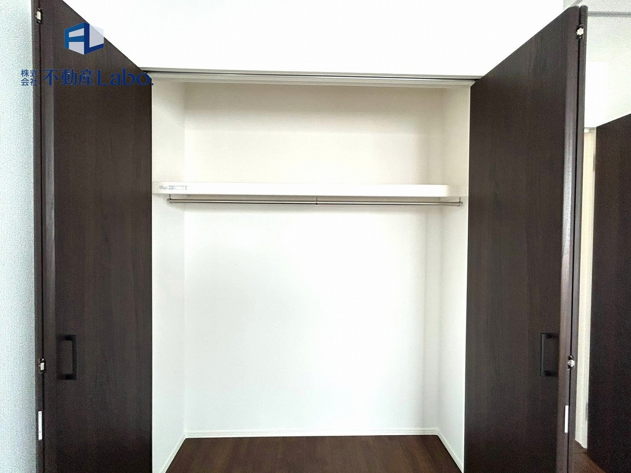 リナージュ　富士市中里第1期　‐全8区画‐の収納|●クローゼット● ハンガーラック付きの大容量収納スペースは、各居室に採用されております♪実際に見ていただくと奥行きが深く大変好評です♪