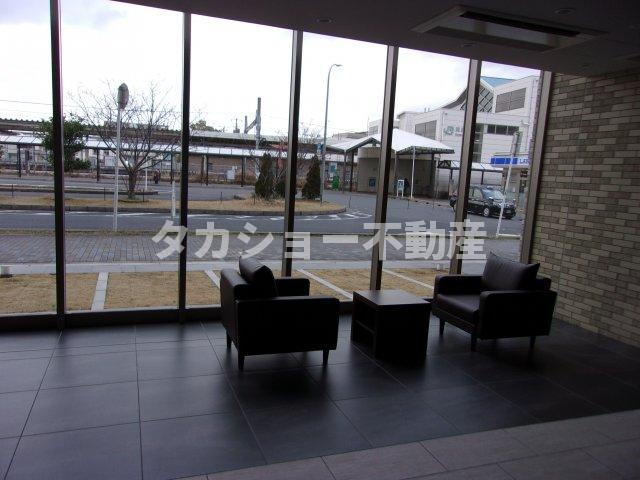 ウィザースレジデンス浜野駅前Ⅱ（新築未入居）のエントランス|落ち着いたエントランスです