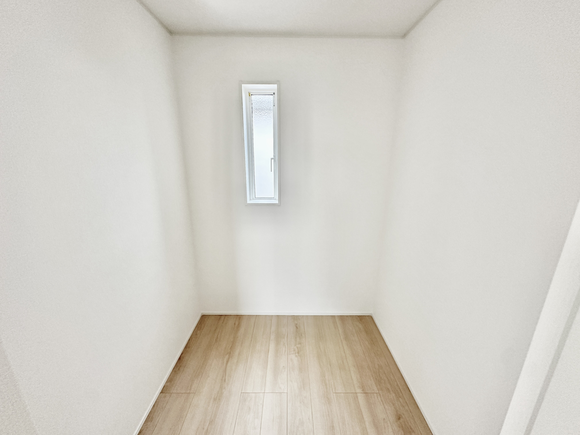 日光市平ケ崎の新築一戸建の収納|ウォークインクローゼットのある住まいで収納上手な生活を実現！衣類だけでなく、箱物や思い出の品もたっぷり収納できますので、整理整頓もスムーズに。居室空間をより広々と使えます！