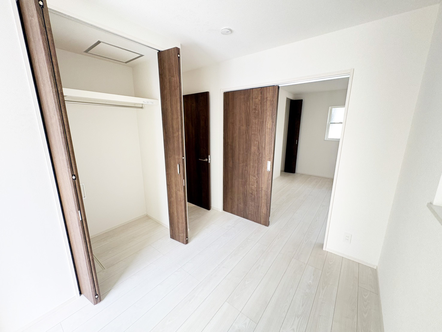 高槻市大和１丁目新築一戸建（2号地）の洋室|洋室（約4.2帖）