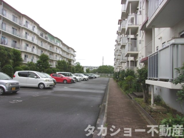 西千葉サンハイツ　参号棟の駐車場