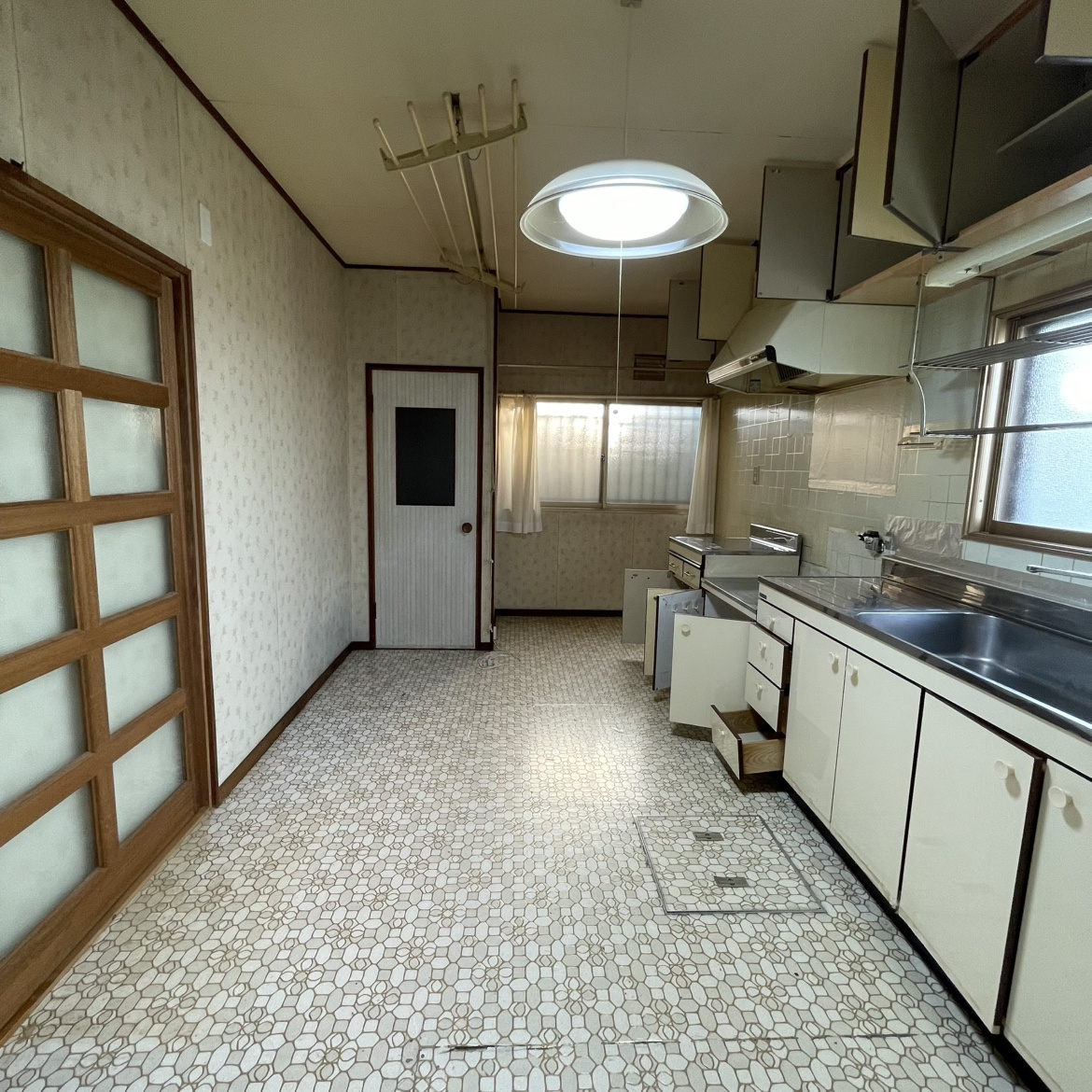 伊達市長和町501-45、42　中古住宅のキッチン