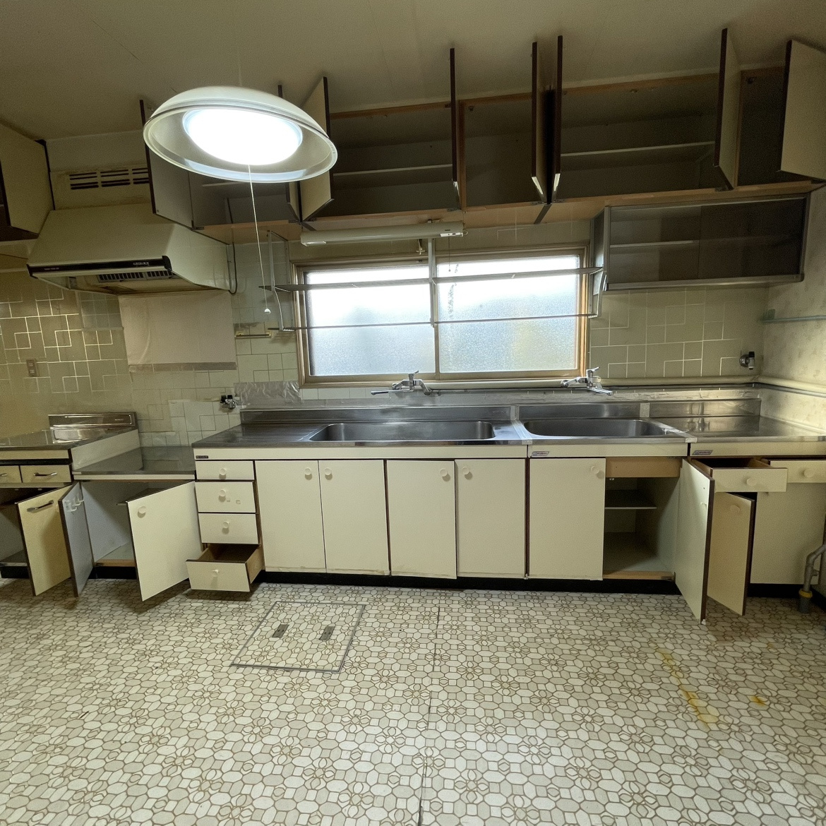 伊達市長和町501-45、42　中古住宅のキッチン