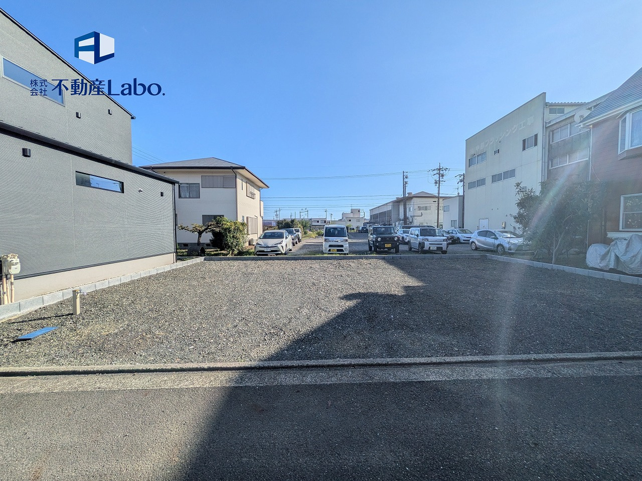 清水区北脇新田14期　全1棟の前面道路含む現地写真|●ルーフバルコニー● 可動式の物干し金物が付いており、使用しない際は収納できます♪お洗濯には十分なスペース♪