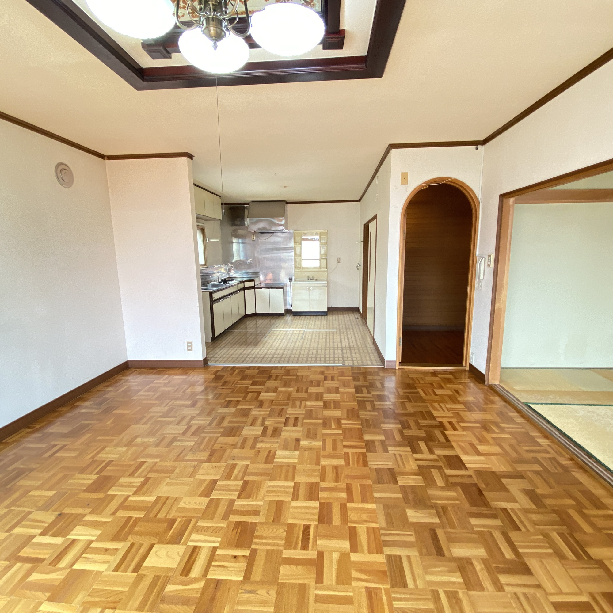 室蘭市高砂町1丁目24-3　中古住宅の居間・リビング
