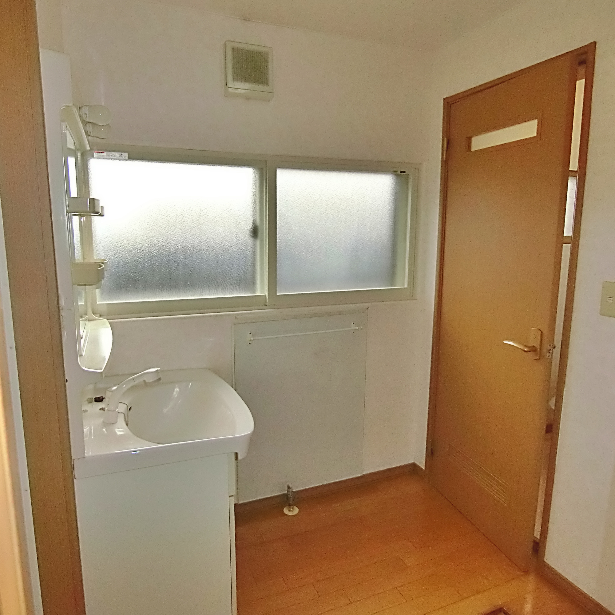 室蘭市白鳥台2丁目32-11　中古住宅の脱衣所