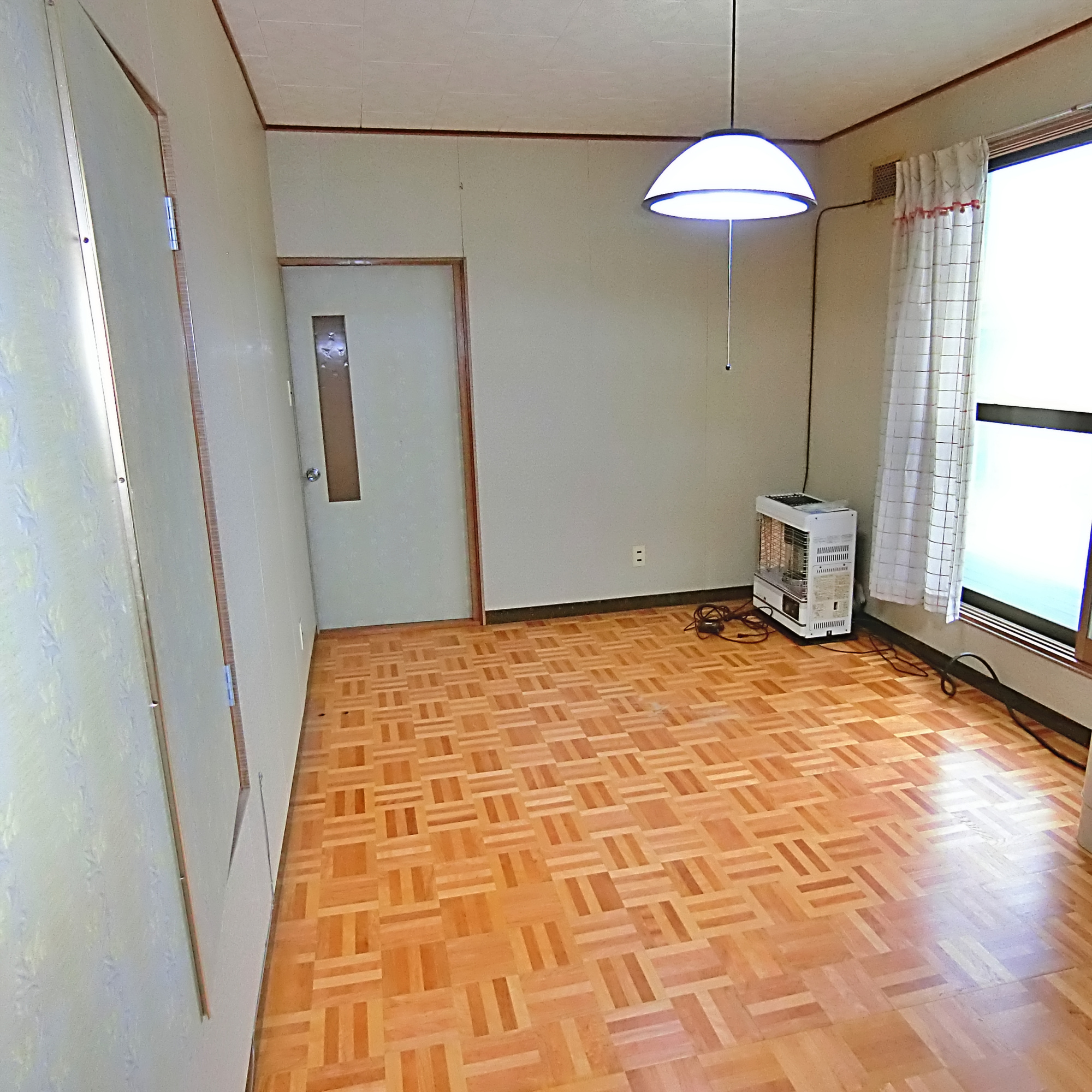 室蘭市白鳥台2丁目32-11　中古住宅の洋室