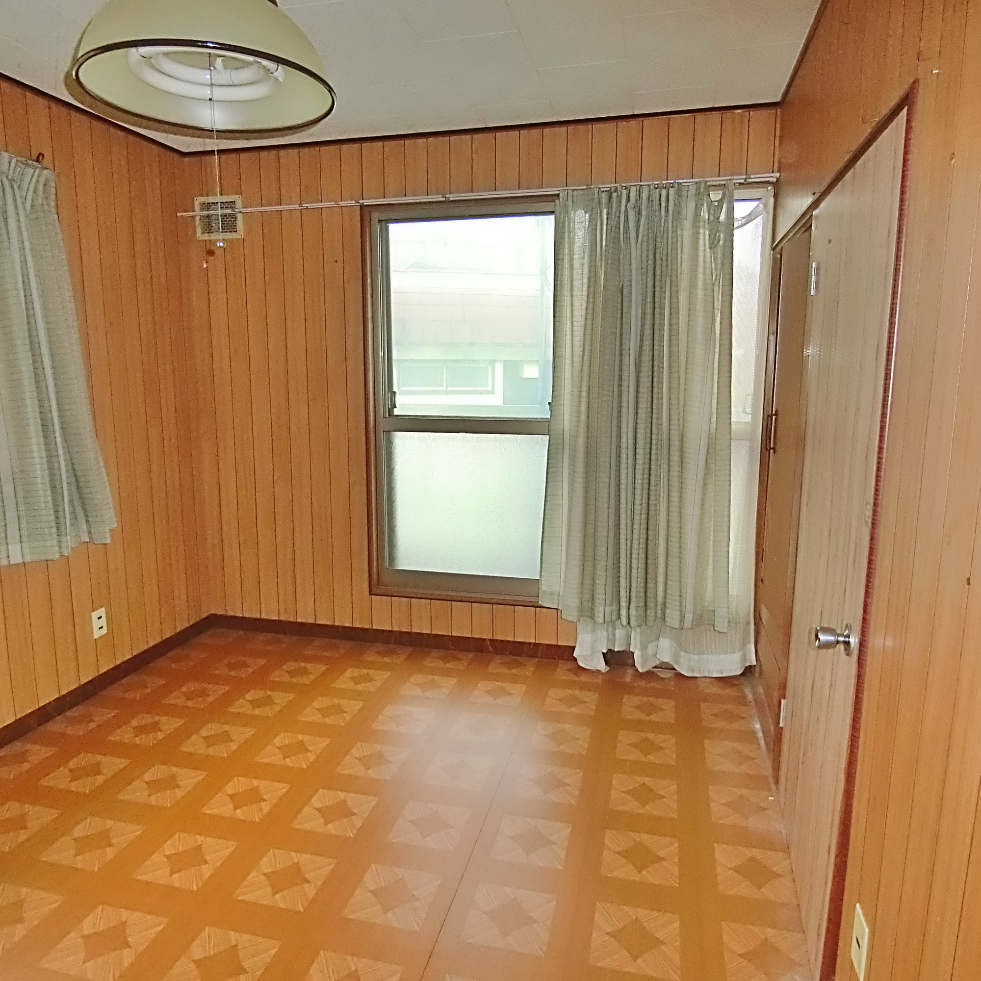 室蘭市白鳥台2丁目32-11　中古住宅の洋室