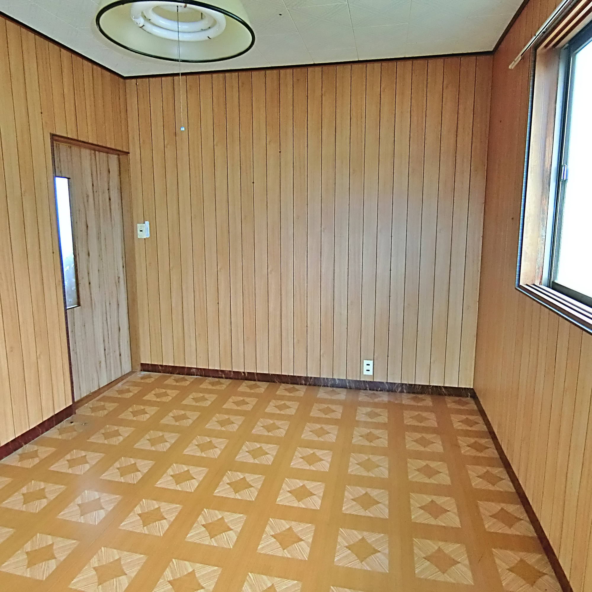 室蘭市白鳥台2丁目32-11　中古住宅の洋室