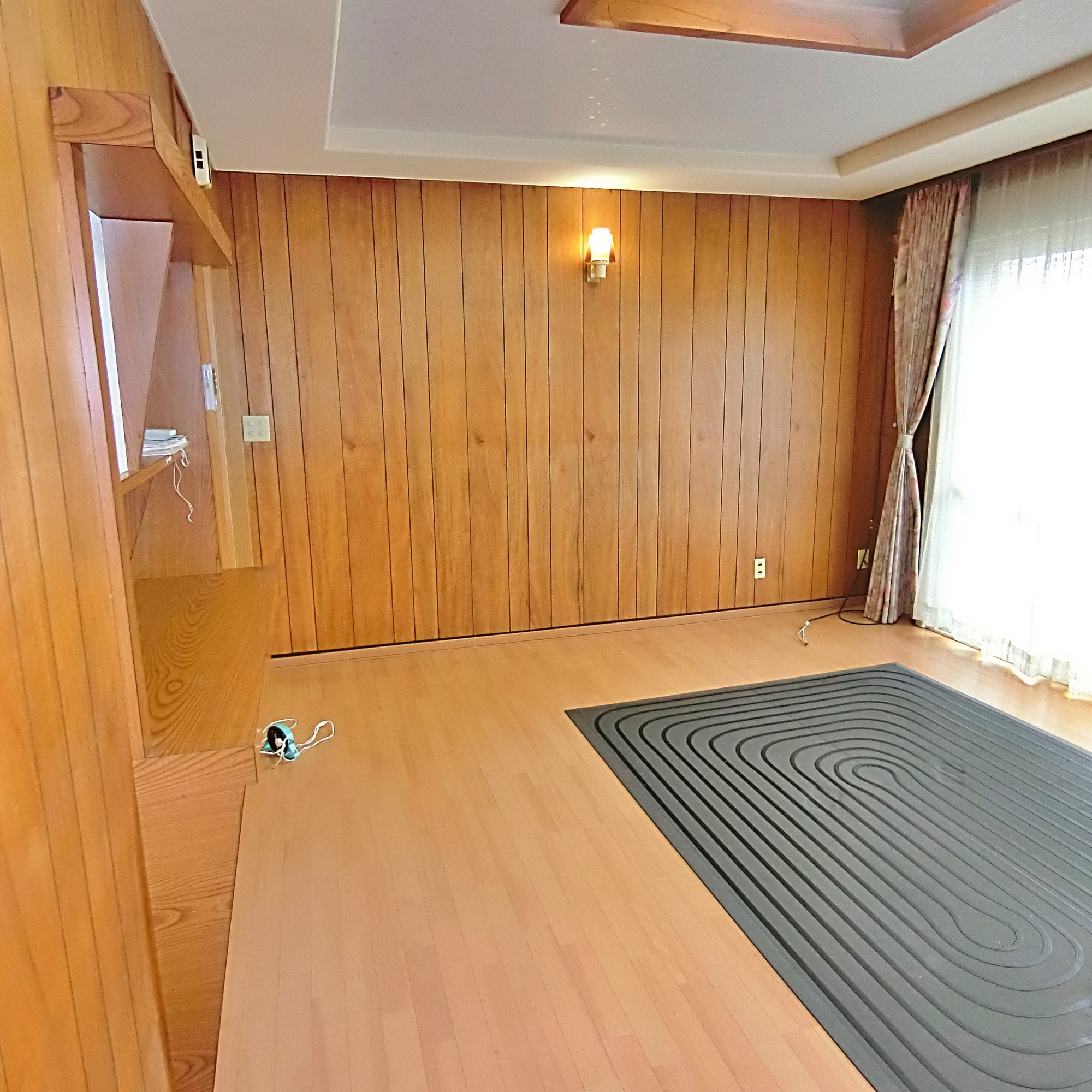 室蘭市白鳥台2丁目32-11　中古住宅の居間・リビング