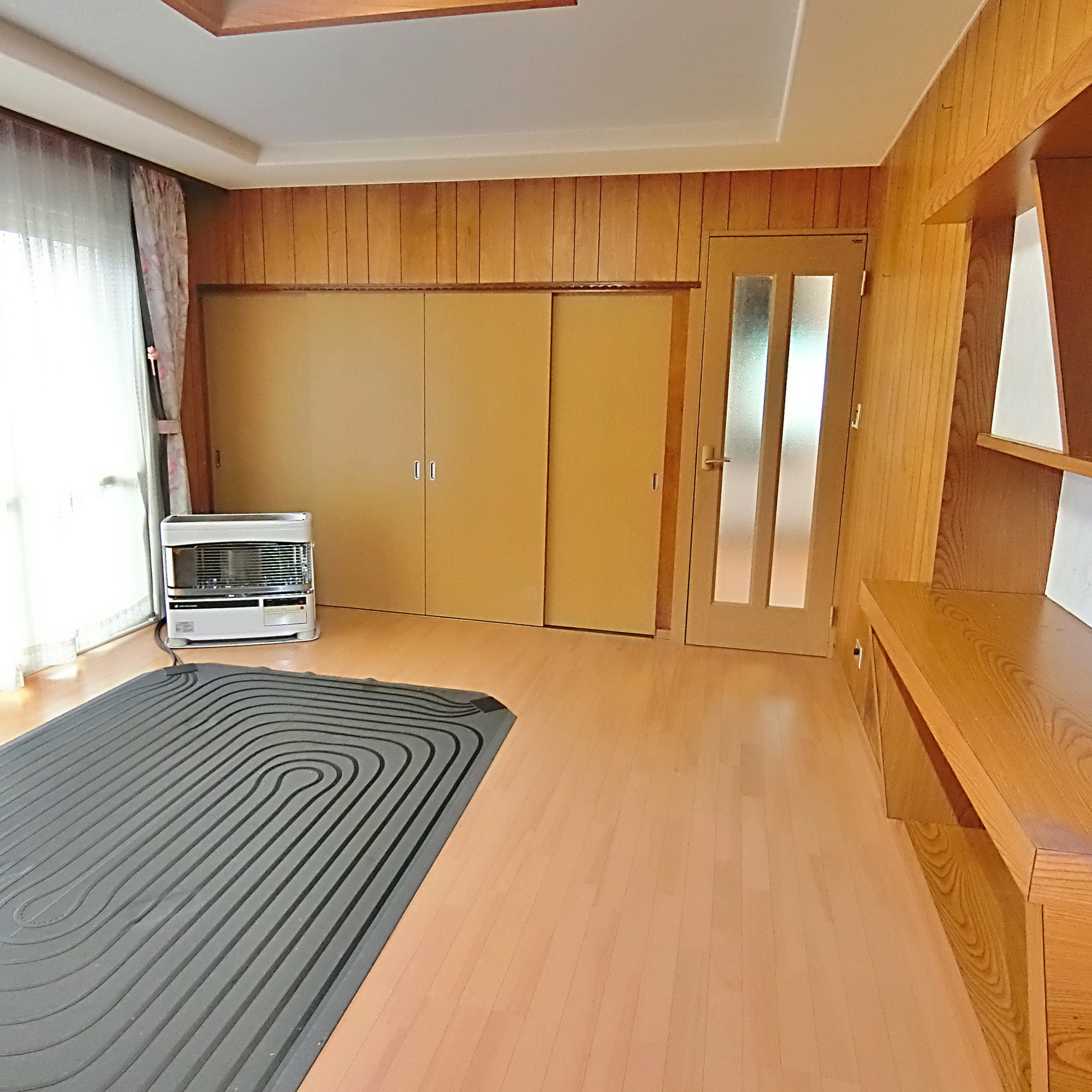 室蘭市白鳥台2丁目32-11　中古住宅の居間・リビング