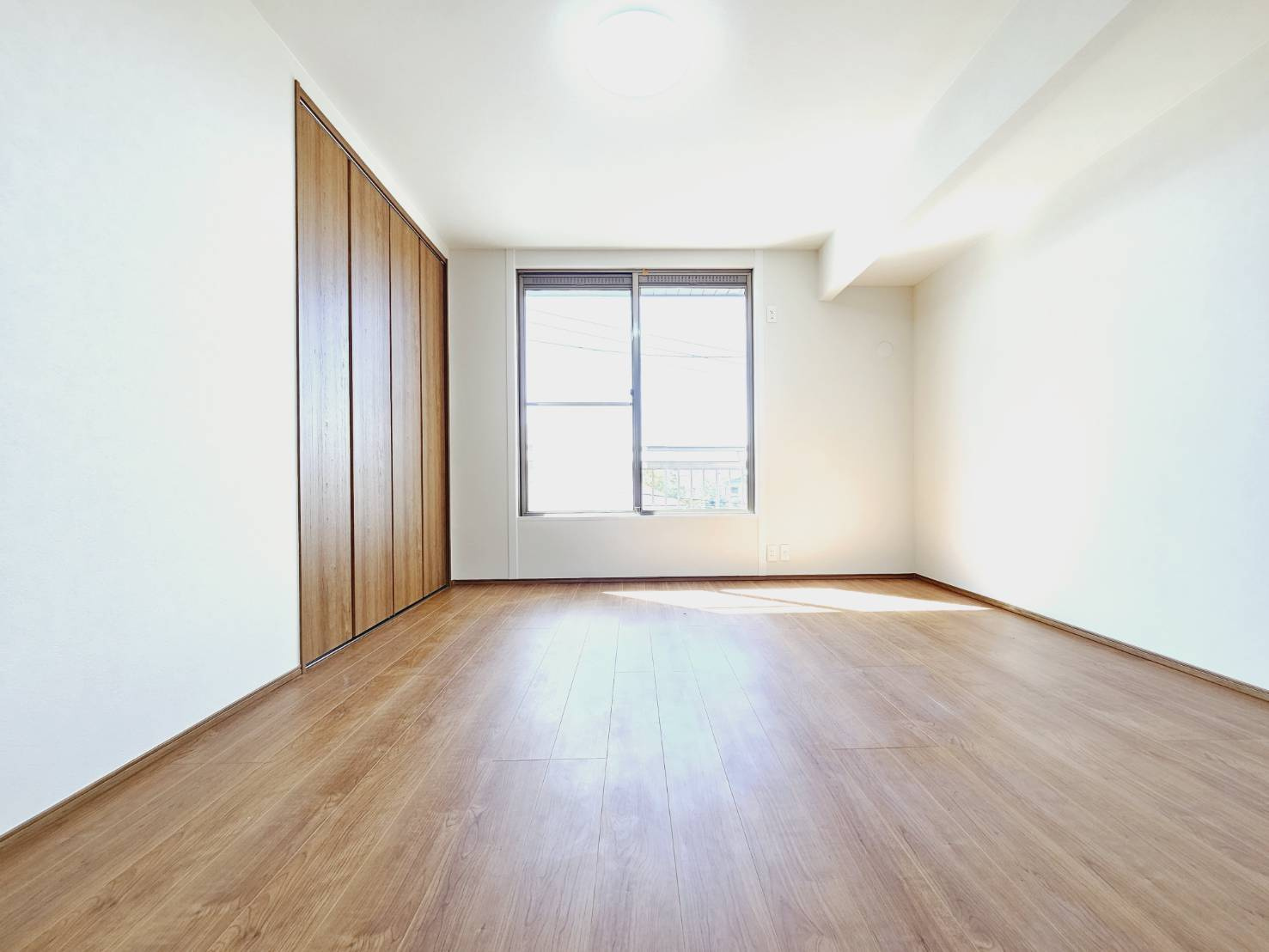 南落合１丁目戸建の洋室