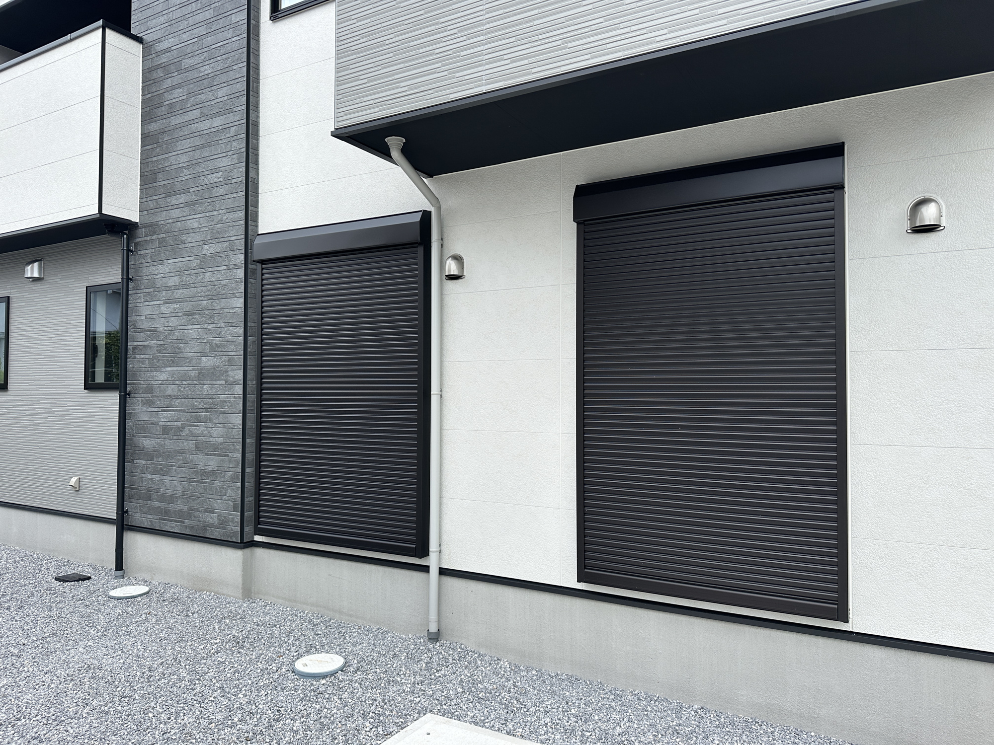 宇都宮市一ノ沢町３期　新築住宅全１棟の防犯設備|防風、防犯、防音、断熱と様々な効果を発揮するシャッター付きです♪