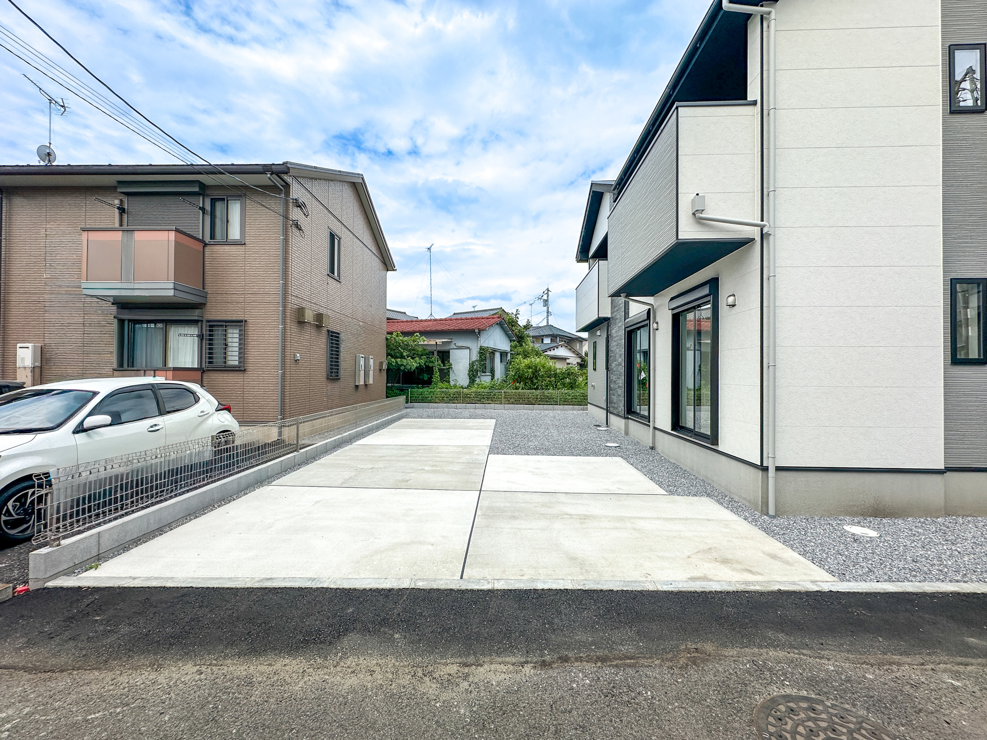 宇都宮市一ノ沢町３期　新築住宅全１棟の庭|車庫土間施工、駐車3台可能です(^^♪